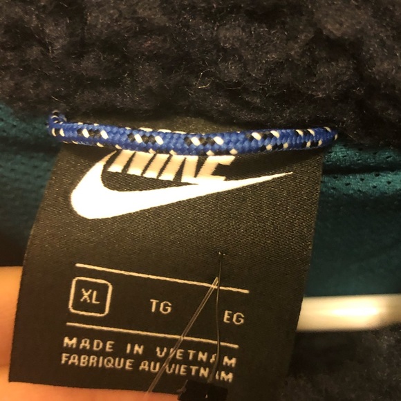 SOLD Nike Men’s Windrunner 1/2 Zip Hoodie Jacket - Picture 5 of 8